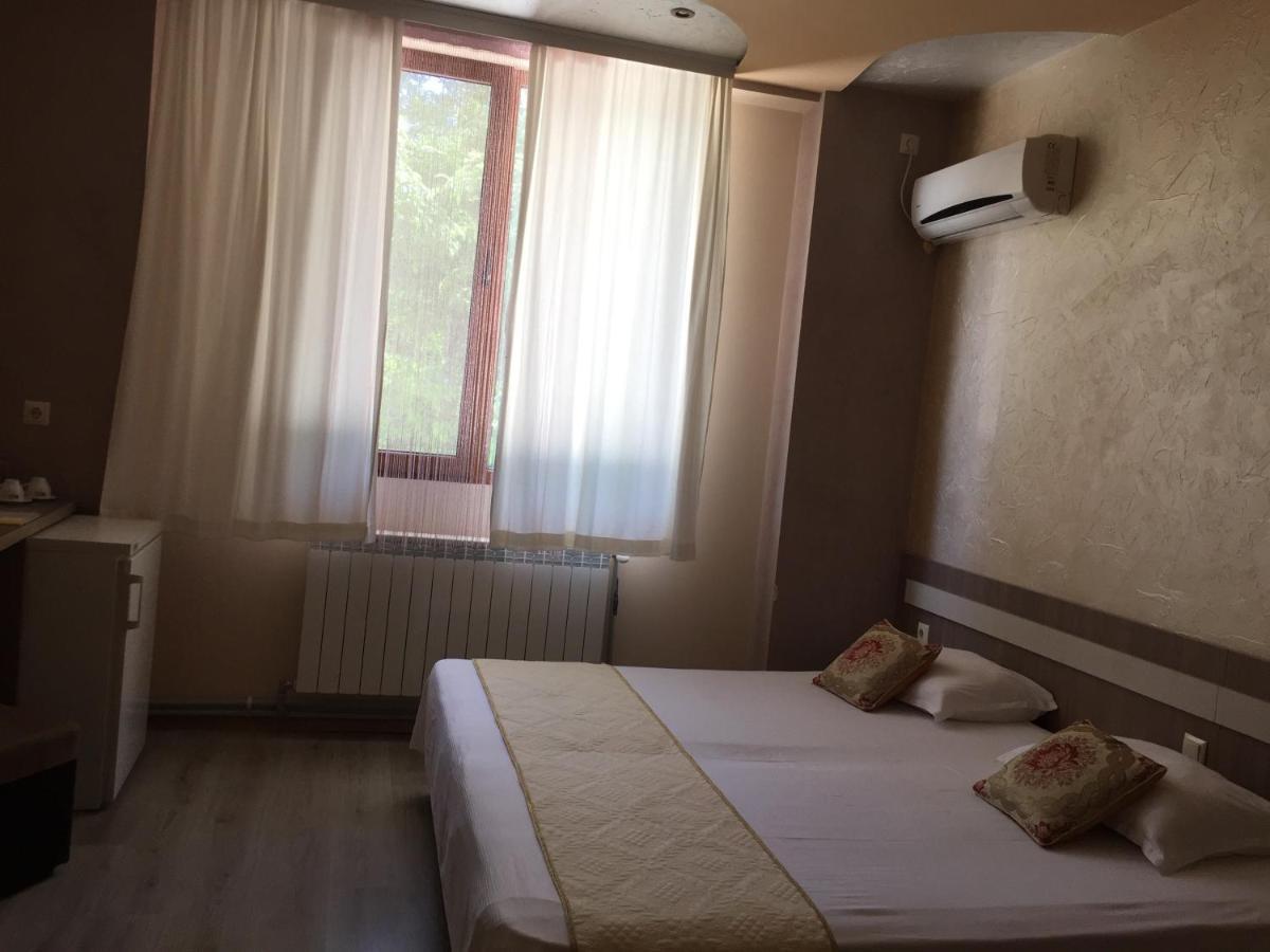 Семеен Хотел Русалка Svishtov Exterior foto